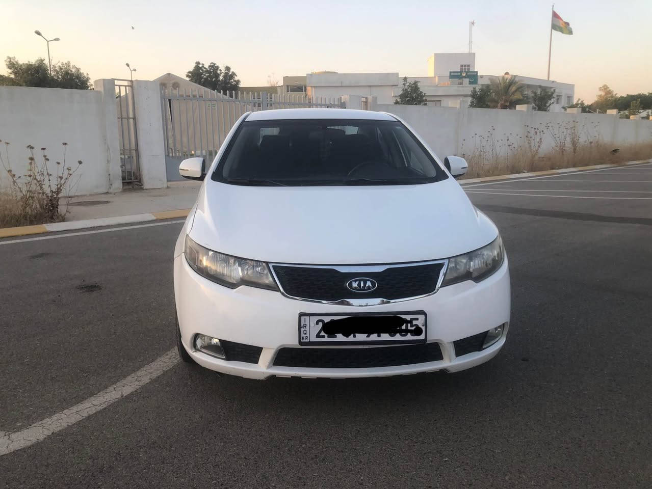 بە ناوی خوای گەورە 
سیراتۆ مۆدێل ٢٠١١
ناو رەش
بەس بەسمەو سلایت  نیە
 سەیارەکە بێ بۆیاخە
رەقە مو سەنەوی تازەیە
٤ تایەی لۆک  
١٣٥ ھەزار رۆشتوە
گێرو مەکینەی لۆک نەکراوە
سۆنەری دانراوە
تەحویل وەکالە بەشەرت
 شوێن کەلار 
بۆ نرخ پەیوەندی بکە بە
*********** كالار, السليمانية
