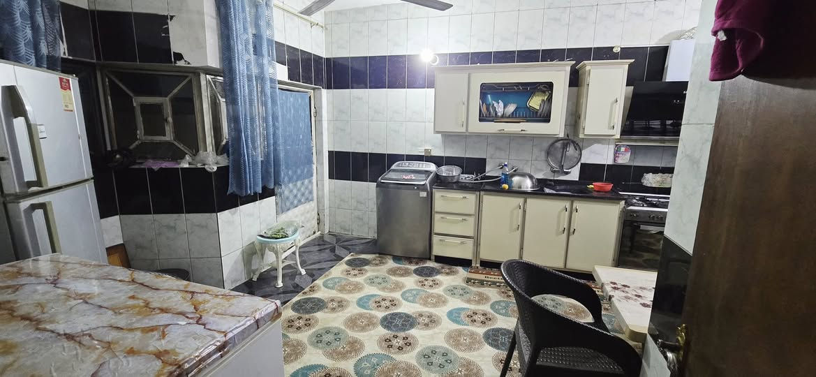 تحية طيبة ومعطرة بالصلاة على محمد وآل محمد

#دار سكن طابو صرف للبيع  

المساحة / ٣٠٠ متر  (( ركن )) بناء سنة (2004)

الموقع / الدخل المحدود الثانية قرب مدرسة 

الرصافي موقع مميز جداً 

#الطابق الاول / غرف عدد 2 
صحيات عدد 2 
حمام عدد 1 
صاله عدد 1 
استقبال عدد 1 
مطبخ عدد 1
مخزن عدد 1 
حديقه مع كراج 109 متر 
الجانب الايمن كراج 3×12 
درج خارجي و داخلي للطابق الثاني 

#الطابق الثاني 
غرفه عدد 2 
صاله عدد 1 
مجمع صيحيات عدد 1 
سطح جوانب عدد 2

#السعر  / ٢٨٠ مليون وبي مجال للشراي

#الدار باسم شخص واحد تحويل مباشر 

           للاستفسار الاتصال بالأرقام التالية

       ***********     /    ***********
