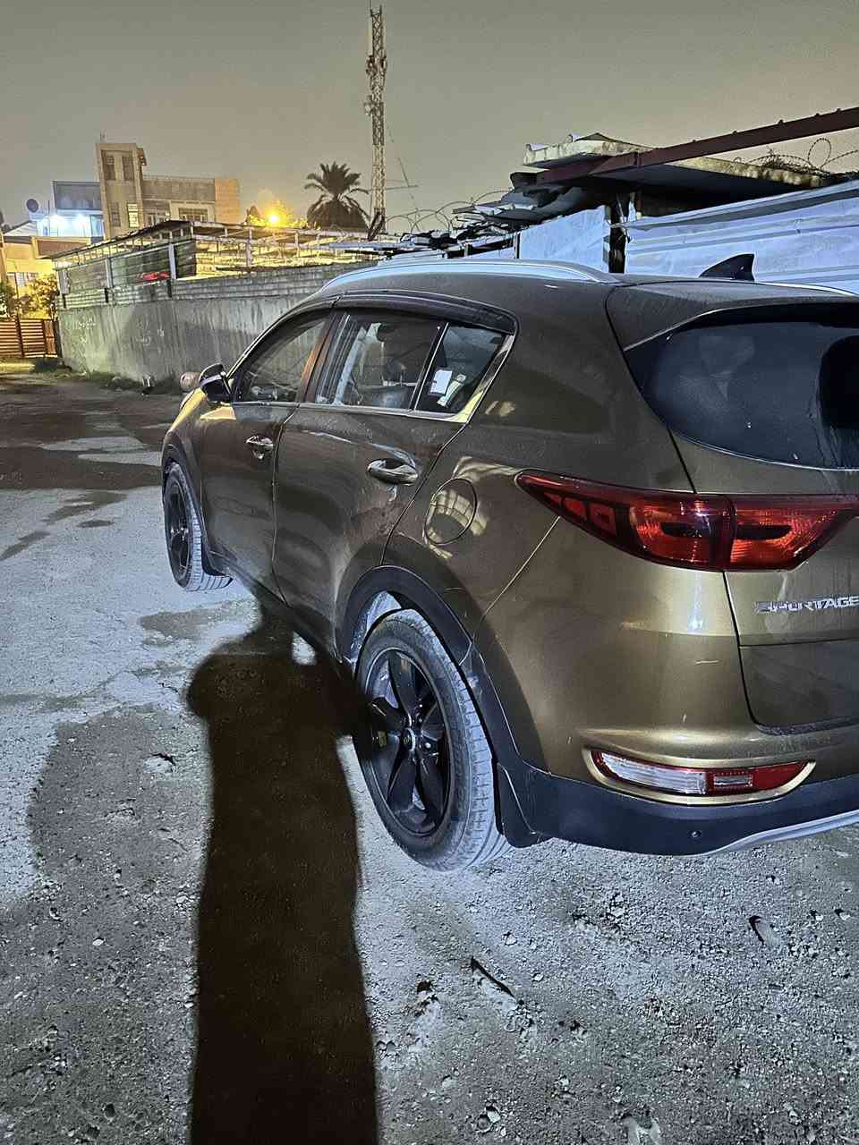 سيورتج 2017 EX بانوراما بصمة تدفئة ستيرن وكشنات سياره  فول وجديدة داخله اسود جلد شاشة بلادي تدعم نظام كار بلي مكينة وكير وصدر وحجر مكفول جي دي اي 2400 نقص برغي مابيها مكفوله من كلشي ماعدا حادثها بالبانوراما اثناء التحميل ونقل السيارة مكان السيارة الحارثيه شارع الكندي سعرها 161 وبيها مجال رقم تلفون  اتصل غير متواجد فيس واتساب واتصال نفس الرقم ***********
