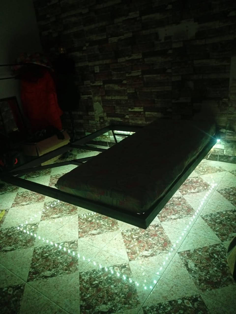 سرسر معلق نفرين  حديد ثقيل + سرير نفر حديد
+ رفوف حديد 

سعر 50 الف قفل  
المنطقة روناكي 

***********
