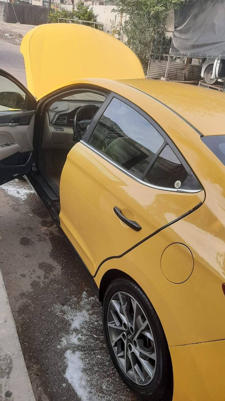 السلام عليكم النترا وارد امريكي
صور الحادث مرفقه موديل ٢٠١٩ تكسي
سياره جاهزه كير ومحرك بلادي
صدر امامي وخلفي جيد المواصفات 
نصف فول بصمه كامره تحكمات 
السياره ماشيه مثل ما موضح باصور 
رقم بغداد تحويل مباشر مكان السياره بغداد م الصدر 
إتصال ***********
