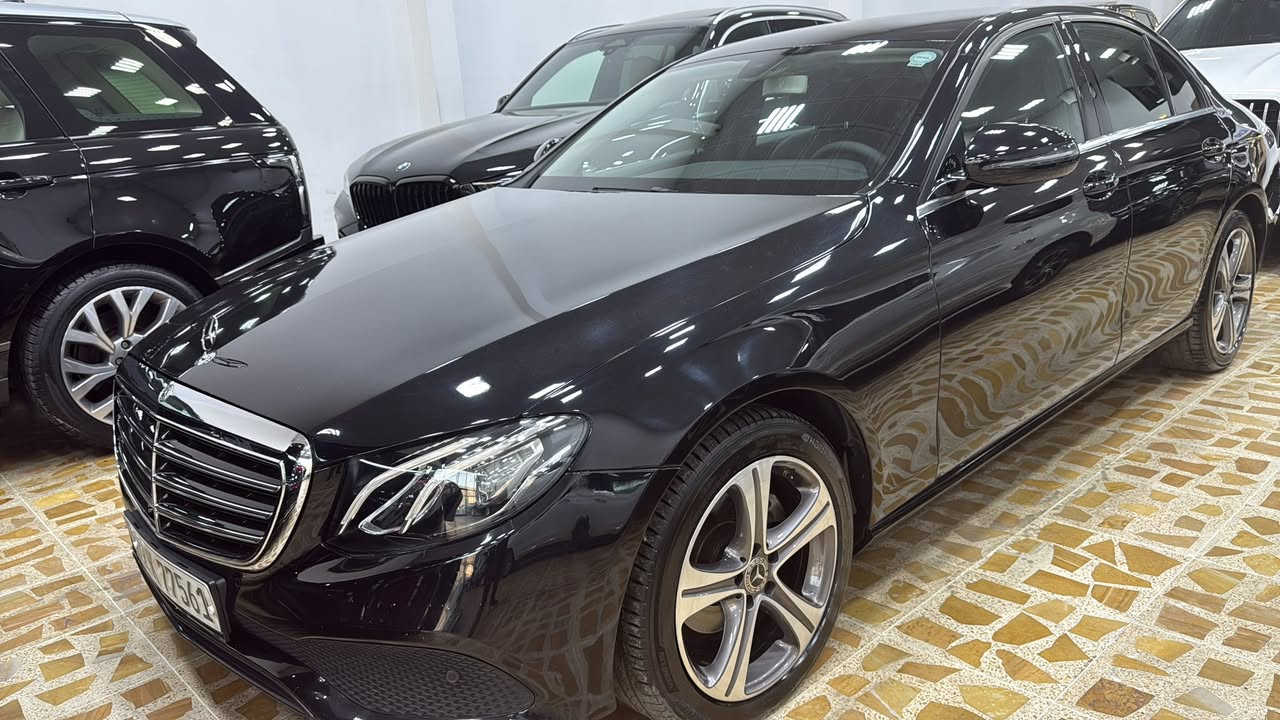 سE200 الماني زمان ديزل موديل 2020 ماشي 57000كم تلفون ***********
