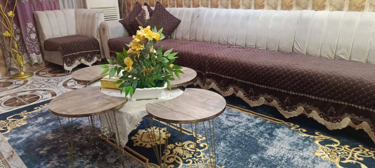 مستعجل عل بيع تخم ديوان 11 مقعد نضيف مابي عيب السعر 200 الف مكان بغداد  سبع البور شراي يتصل***********
