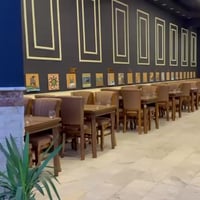 طاولات وكراسي  خشب صاج نضيفات كلش ومرتبات عدد طاولات 25 طاوله   والكرا...