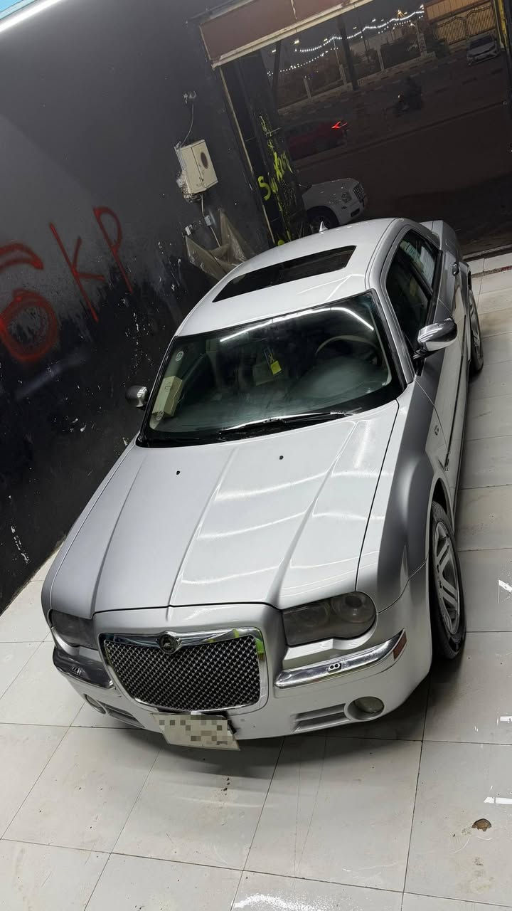 سلام عليكم
ادوات ادوات اوباما 

السياره طك كارتون وجاهزه 

كصه صندوك والباقي كفاله 

فول الفول مواصفات 

تخم تاير 

حداده من الطول للطول جديده 

شرط اترايك زيرو 

تبريد ثلج 

محرك وكير كفاله (3500) 6 سلندر 

دواخل جدد جلد 

استرين كهرباء

لايت دوار

شرط كلشي بيها جديد 

السياره امتومه شمالي رقم وهزه وسنويه ووكاله وليبل 
📍 العنوان ميسان العمارة مركز المدينة  
***********
