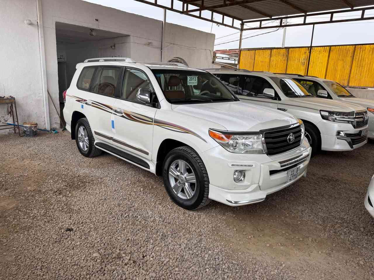 السلام عليكم 
لاندكروزر 2013
رقم بغداد 
فطيم 
سيارة فول 
فتحة بصمة ثلاجه 
تحكم ستيرن شاشه كبيره
حساس أمامي خلفي زراك لايت
8ارباك كشن كهرباء 3دكم كشن جلد 
ماشيه 180سياره مكفوله من الصبغ والفتح
للاستفسار 
*********** بغداد, العراق
