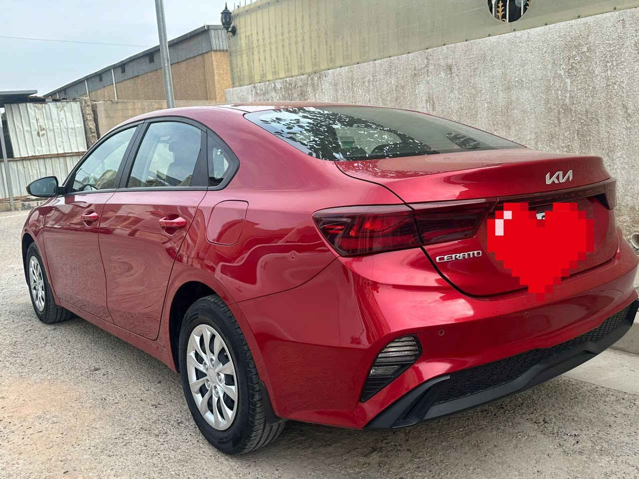 كيا سيراتو خليجي للبيع موديل ٢٠٢٣ بغداد ماشية ١١٥٠٠ بعدها جديدة بيها فقط بارد شبر بالبنيد وشخط بالباب الورة السايق مثل ماماشر السعر ١٥٣ وبيها مجال بسيط باسمي يعني ثاني يوم احوالها للتواصل الاتصال على الرقم ***********
