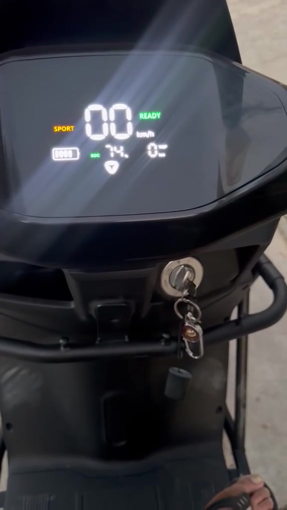 السلام عليكم
للبيع دراجه شحن نوع ياديا GT60
دراجه بعدها جديده وخير من الله 
صار شهر ونص من أخذتها 
4بطاريات دراجه بيها درع سرعتها من 65كيلو إلى 75كيلو 
دراجه 3نمر 
تاريخ الشراء 13/5/2026 مكان بغداد 
وحق الحسين دراجه اقتصادية بل شحن كلش 
هذا رقمي 
*********** واتساب فقط 
***********عل خط 
متواجد عل فيس 
سعر عل خاص وتدلل
