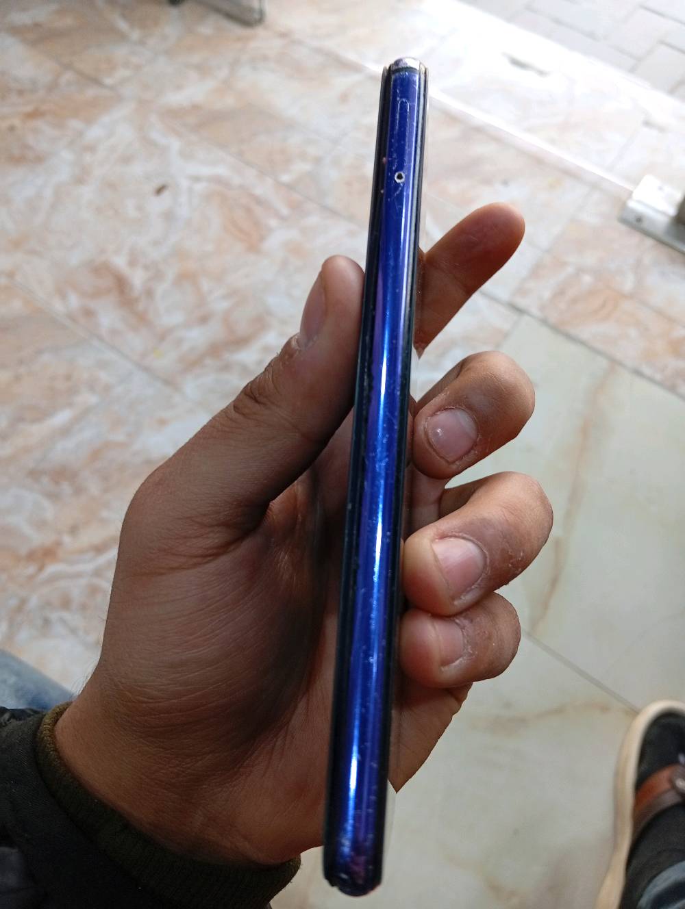 جهازين واحد يحتاج سوفت وير ناسي الرمز والجيميل والثاني يحتاج شاشة 