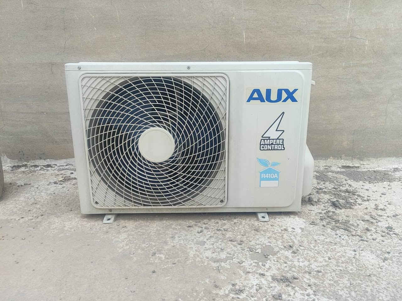 السلام عليكم  انفيرتر  طن  للبيع نظيف  السعر ٣٢٥.     ***********   الفلوجه
