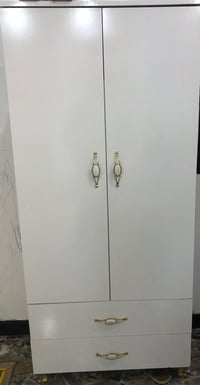 كنتور ملابس • أبيض • مقابض ذهبية