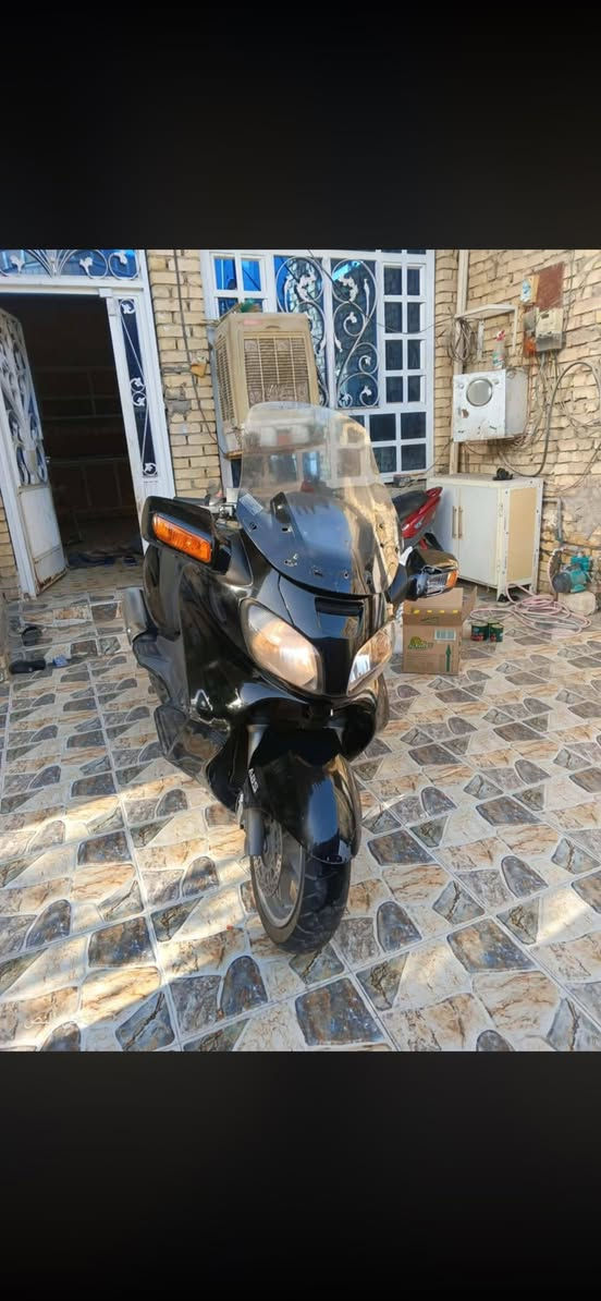 سلام عليكم دراجه سكاي ويف 650مكينه برغي ما مفتوح بيه مواصفات الدراجه مري شفط دبل گير اوتو و عادي 5 نمر نضام ABS مري  شفط يدات تدفئة دراجه خير من الله صار عندي مشكله غسلت المكينه فصل عندي الگير دراجه ما تعبر 40 ماعرف شنو سبب بس اكو حساس بل كير احركة يعشق الكير تصفة دوسلهة تعبر 180 تگعد الحساس ترجع تمشي 40 اللبع او مراوس حسب القناعه السعر مليون بيهة مجال حگ جية مكاني ديالى وعتذر عل اطاله ***********
