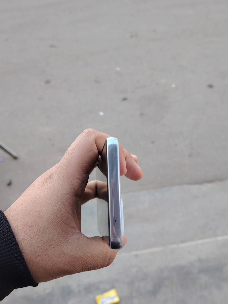 سلام عليكم _ * SAMSUNG A53 5G *
ذاكره (  8  /  256  ) بطارية 5000
مكاني بغداد سعره 250 الف تواصل *********** بدون ملحقات
