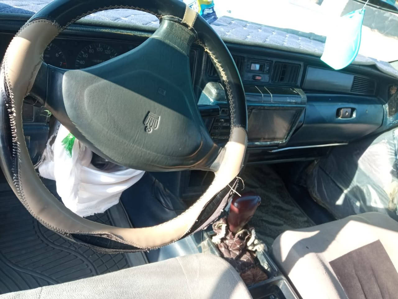 سلام عليكم عندي سياره سيدان موديل 91 كير ومحرك عل شرط تخم تاير حداديه كامله كهربائيا كله سياره جاهز رقم نكليزي مثه مكان السيارة بل سماوه سعره 54 ***********
