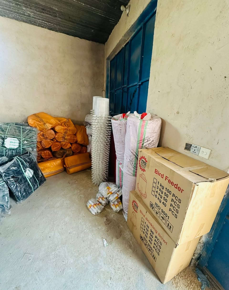 تعلن عيادة الريف للخدمات البيطرية  عن وصول تشكيلة جديدة ومتكاملة من أدوات ومستلزمات الحقول بجودة عالية لتلبية كافة احتياجات مربي الدواجن وأصحاب الحقول.

 مناهل ومعالف بمختلف الأحجام والأنواع (تضمن كفاءة التغذية والتربية).
 مفرغات ومراوح سحب (لضمان تهوية مثالية وتبريد ممتاز داخل القاعات).
 كافة ملحقات وأدوات الحقول ومستلزمات الدواجن.

#الريف_للخدمات_البيطرية
#صلاح_الدين_قضاء_العلم_قرب_سيطرة١٤


**إذا كنت صاحب هذا الإعلان وتريد حذفه لأي سبب، رجاءا أرسل رسالة إلى الدعم الفني**