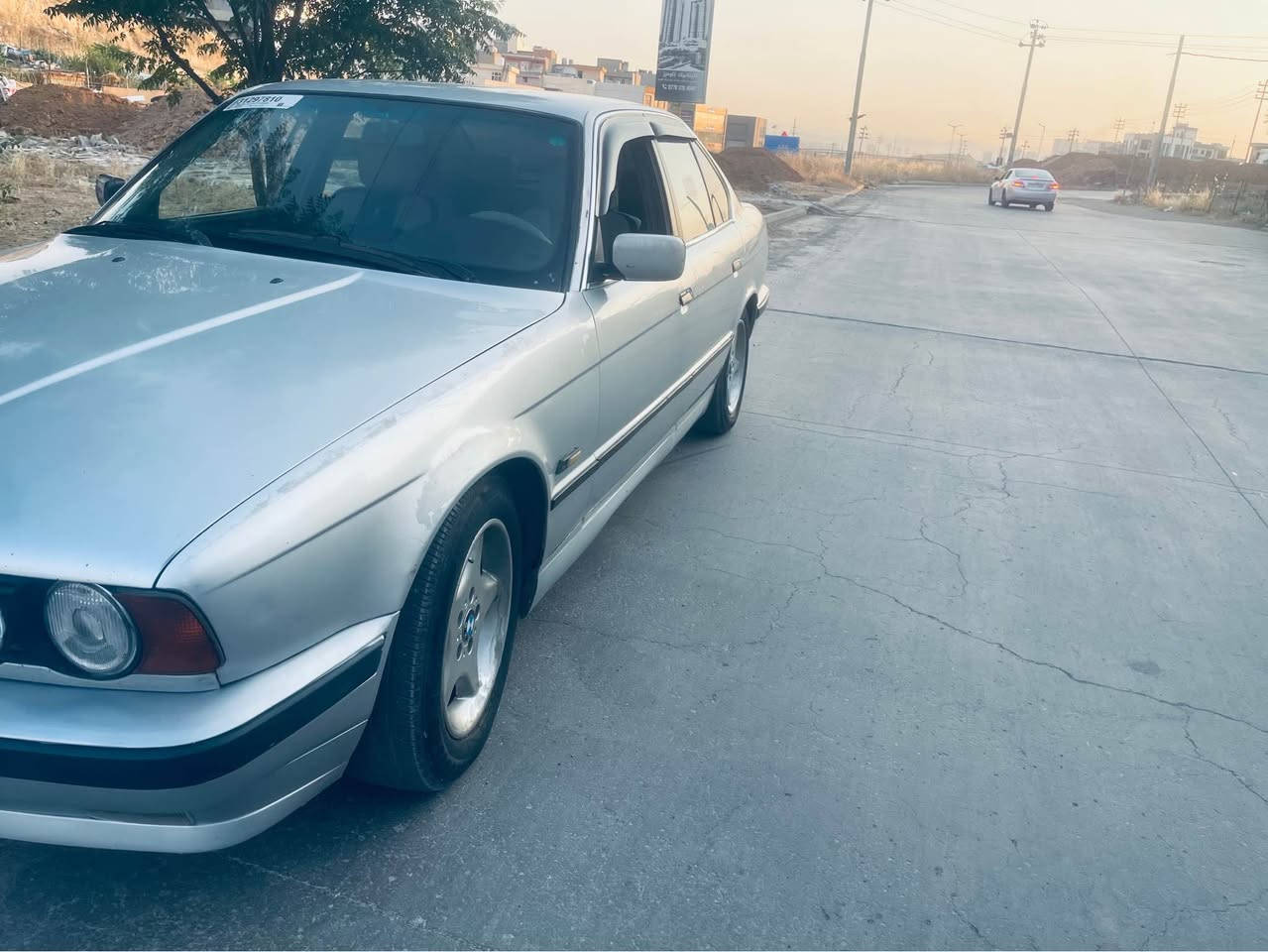 BMW 1992
٥٢٥ توماتیک بێ بۆیاخ 
ئارم پلاستیک بەشەرتی ئەوەلیات و غرامە 
 گێرو مەکینەو ئەکسل و تەقەو رەقە هەمووی بەشەرت
ژ.م:***********
*********** السليمانية, العراق
