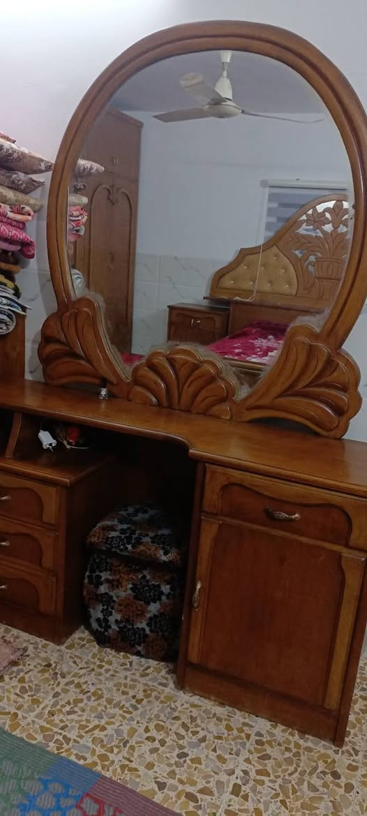 السلام عليكم غرفة خشاب للبيع خشب صاج ثقيل غرفة نضيفة السعر 600 وبيها مجال
للاتصال: *********** الرقم بي واتساب
