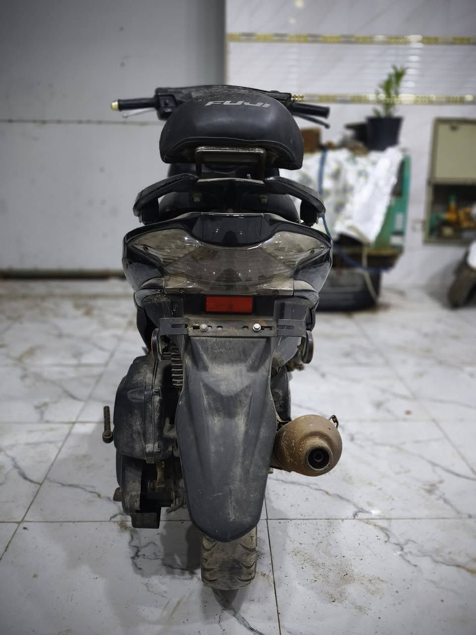 سلام عليكم ادرس للبيع لون اسود 2020 مكينه ناعمه وتخبل كهرائيات ما ملوعب بيه كلوبات اشايركلشي شغال بس طافيه 

السعر: 250    *********** فقط واتساب مكان ابو الخصيب
