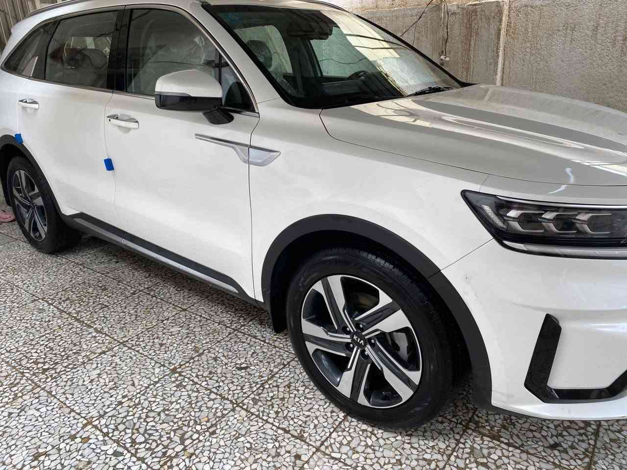 السلام عليكم ورحمة الله وبركاتة 
سورنتو 2021 وارد خليجي
محرك V6 ,3600
رقم بغداد انگليزي باسمي السياره
سياره كفاله عامه جديده 
عدا بيه بارد بجنطه شي بصيط مامبين
وشويه بارد بالباب خلف السايق
كير محرك كفاله عامه من ايي شي 
السياره 7 راكب 
تبريد 3 قطع ثلج
داخل ابيض ملكي
السياره بصمتين 
بصمة دخول 
بصمة تشغيل 
تشغيل عن بعد 
صندوق كهرباء 
اربع وضعيات قيادة 
مانع انزلاق 
حساسات 360 درجه
جام أوتو 
كشنات كهرباء 
كشنات جلد 
مثبت سرعه 
شاحن لاسلكي 
وبعد بيه هواي مواصفات 
مكاني محافظةالنجف الاشرف 
السعر 275 
ماشيه 47 الف 
رقم الهاتف 
***********
