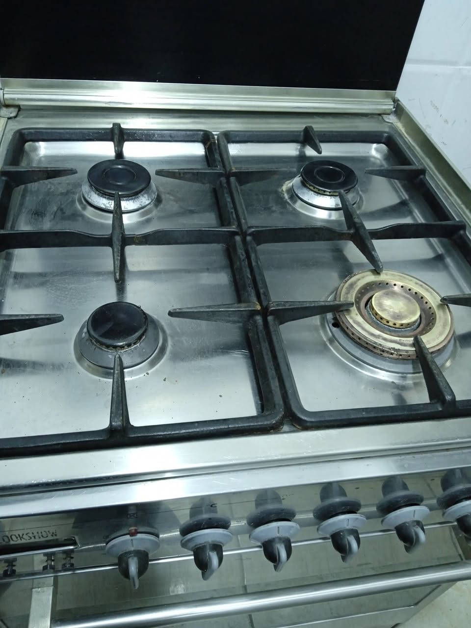 طباخات مستعمله للبيع نظيف جدا هفلان قرب جامع سيد طيب ***********
