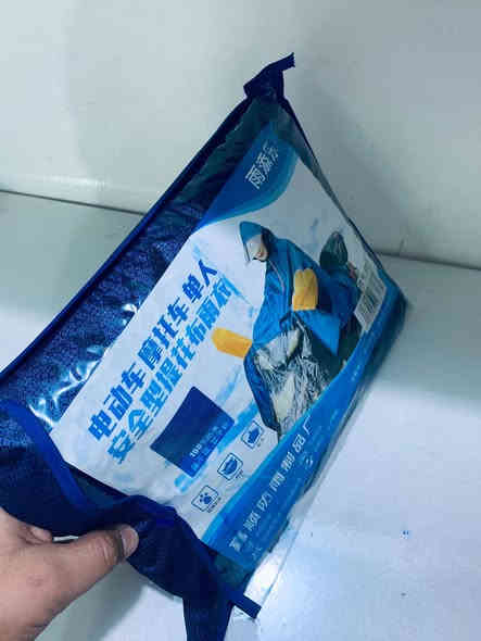 سترة واقية مطر
للدراجات النارية والشحن
مامستعمل ابد أخذته ب١٥ 
السعر : بعشرة ١٠,٠٠٠
المكان : حي المعلمين
للاتصال: ***********
