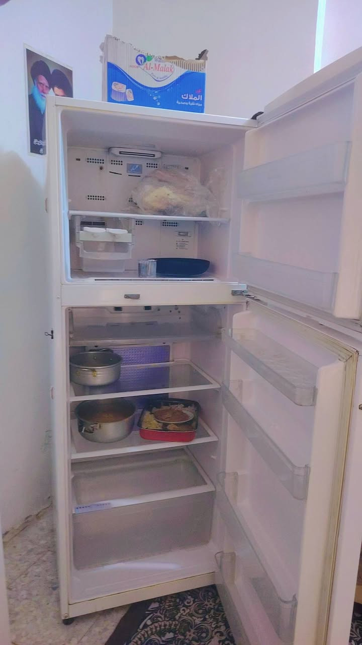 يا الله السلام عليكم ثلاجه نوعيه هيتاشي ياباني حجم 30 قدم  اكبر حجم بل ثلاجات   ضمان 5 ايام بيها. فول. تجميد فوك وجوه تشتغل موولد ووطني  سعر ٣٥٠ وبيها مجال مكان كربلاء حي الميلاد للاستفسار ***********
