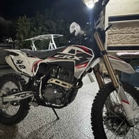 قفاز للبيع صفر نضيفه موديل 2026 سعر 1650 بي مجال و الخوذه سعره 50 بي م...