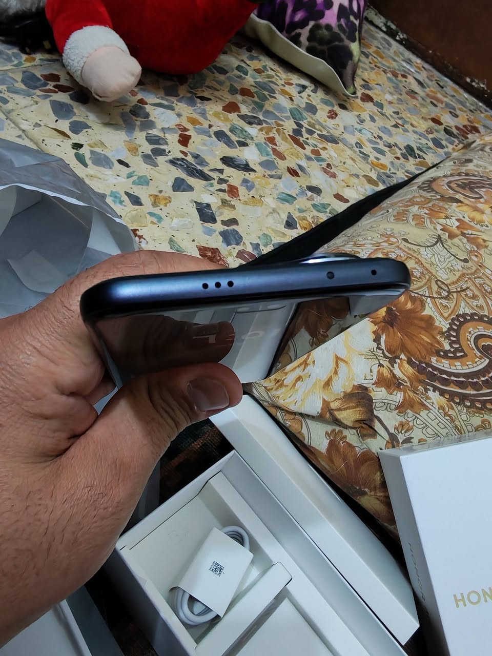 هونر ٤٠٠ برو ٥١٢ رصاصي
هونر 400برو 5G ذاكرة 512 جيجابايت 12 رام فضي

مواصفات هونر 400 برو الرئيسية:-

حجم الشاشة: 6.7 إنش.

الذاكرة: 512 / 12 جيجابايت.

الكاميرا الخلفية: 200 ميجابكسل.

سعة البطارية: 6000 مللي أمبير.

دعم شبكات: 5G.
شحن 100 واط 
السعر ٧٥٠ الف بغداد***********
