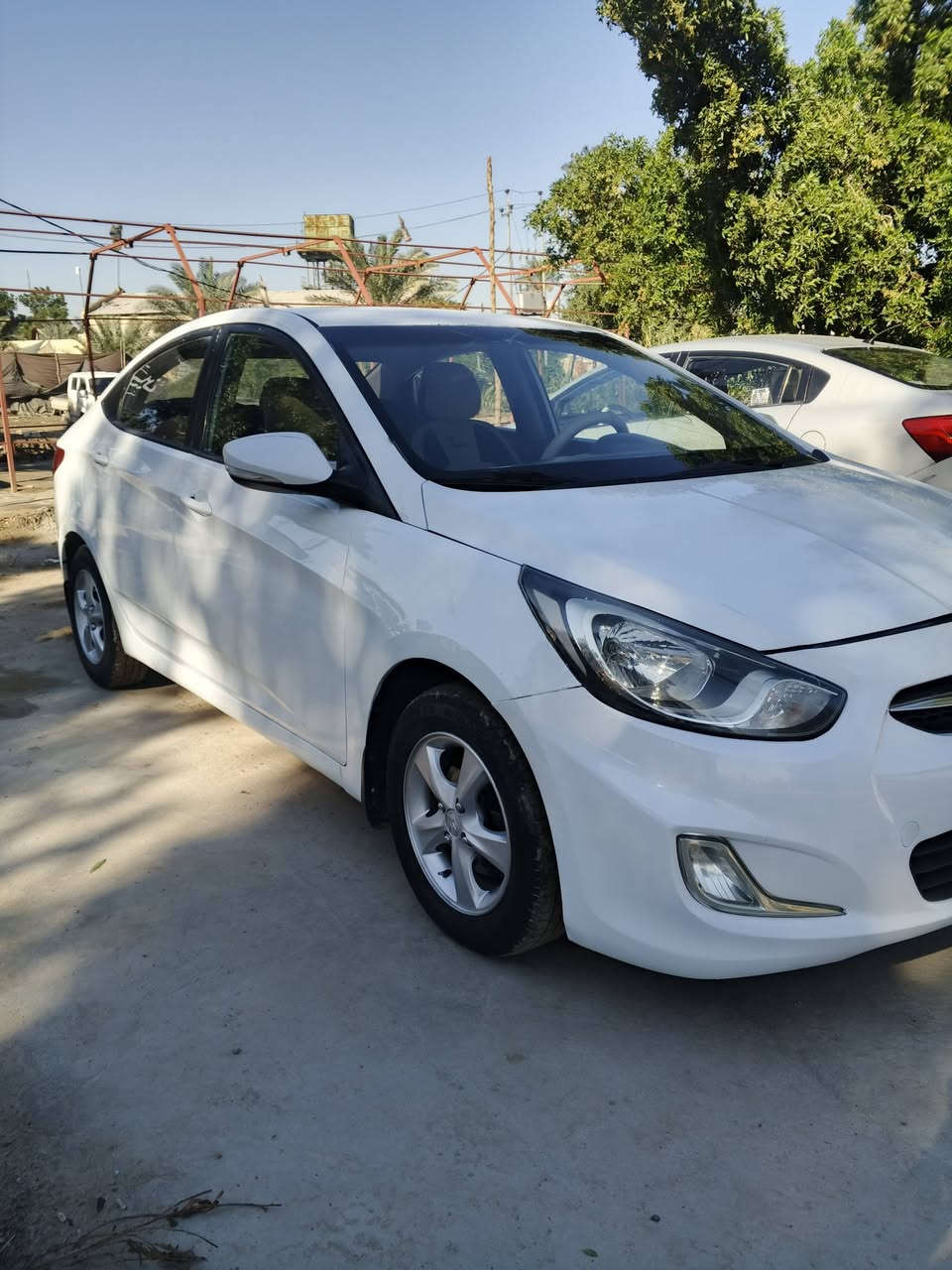 اكسنت ٢٠١٢ خليجي رقم نجف دولي بأسمي 
محرك ١٦٠٠ بيها رشات صبغ بدون ضربه قويه 
محرك وكير مكفولات حداديه جديده تخم تاير جديد تبريد ثلج مواصفات تحكم شاشه وكامره ويل كب حساسات خلفيه اشاره بالمرايه السعر ٨٨$ مكانه كوفه رجآ بدون خاص ***********
