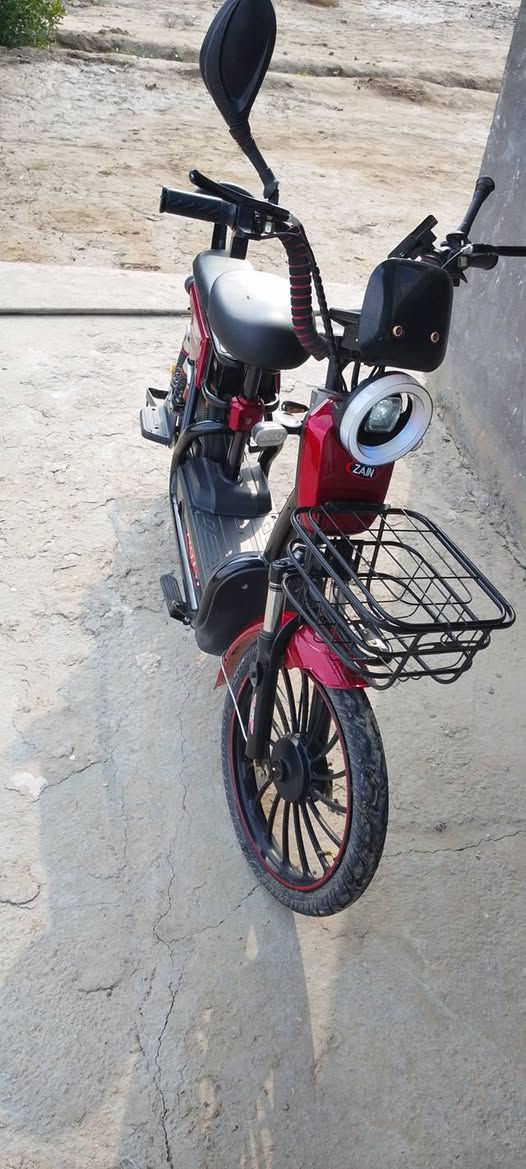 دراجة شحن للبيع 
ماشيه 407كيلو بعده جديده 
سعره 500
للتصال ***********
