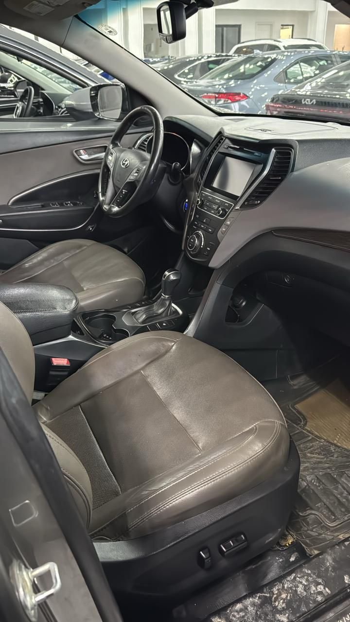 السلام عليكم 
سنتافيا للبيع2018
مواصفات sport 
كشنات جلت 
تدفأه كشنات
بردات خلفيه 
اشاير مري 
رادارات جانبيه
لد امامي 
شاشه جبيره 
3انضمه قياده 
كامره خافيه دواره 
بصمه 
محرك 2400
مكان السياره بغداد 
بيهه ٦ قطع صبغ ابيع حزام السياره مكفوله من شواصي او لغود 
السعر ١٤٢وبيهه مجال
***********
