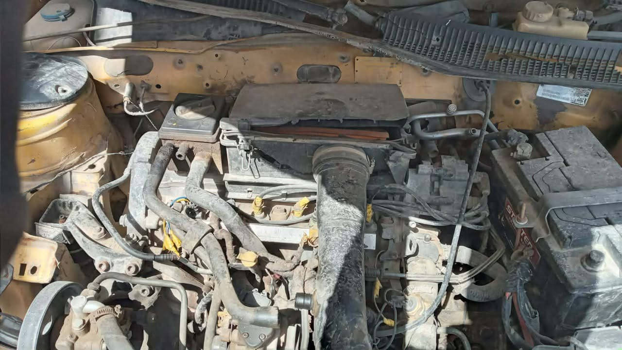 سلام عليكم سياره للبيع سياره حادث بجم صطحي مكينه وكير  شرط تخم تاير حداديه باتري عينه وصينيه وحداديه الله شاهد صار لي 7 يام من شادهن مكينه صارلهه 3 شهر رقم نكليزي موديل 12 رقم *********** شراي بي خير ويدلل
