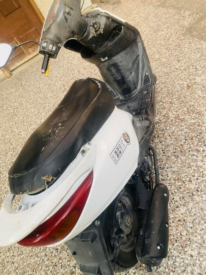 سلام عليكم دراجه بريز للبيع حلوه ونضيفه شلعه ومعدل
بيها نواقص بصيطه كلش مكان بغداد الشعب
السعر 375 رقم ***********
