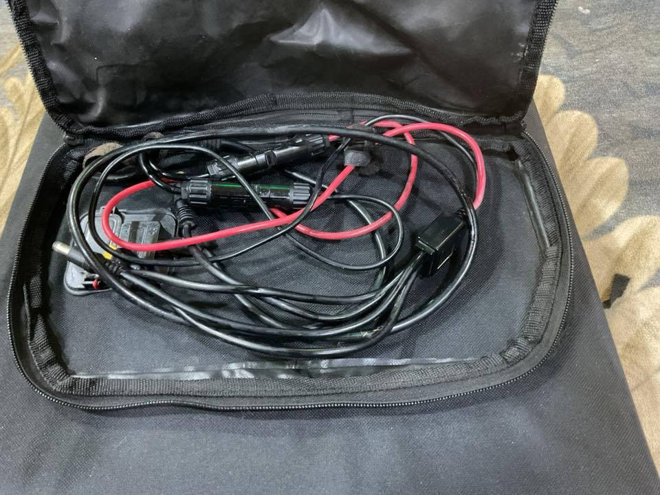 الواح طاقة شمسية مستخدمة قليل قدرتها 200w  تصير بحجم جنطة اللابتوب السعر ١٢٥


**إذا كنت صاحب هذا الإعلان وتريد حذفه لأي سبب، رجاءا أرسل رسالة إلى الدعم الفني**