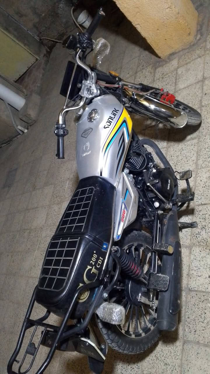 السلام عليكم دراجه سيفان موديل 25 دراجه كامله ما بيها اي نقص بصمات تشاير دشبول كله شغال ماكينه 200 دراجه خير من الله السعر 775 وبيها مجال بسيط المكان ديالى هبهب***********
