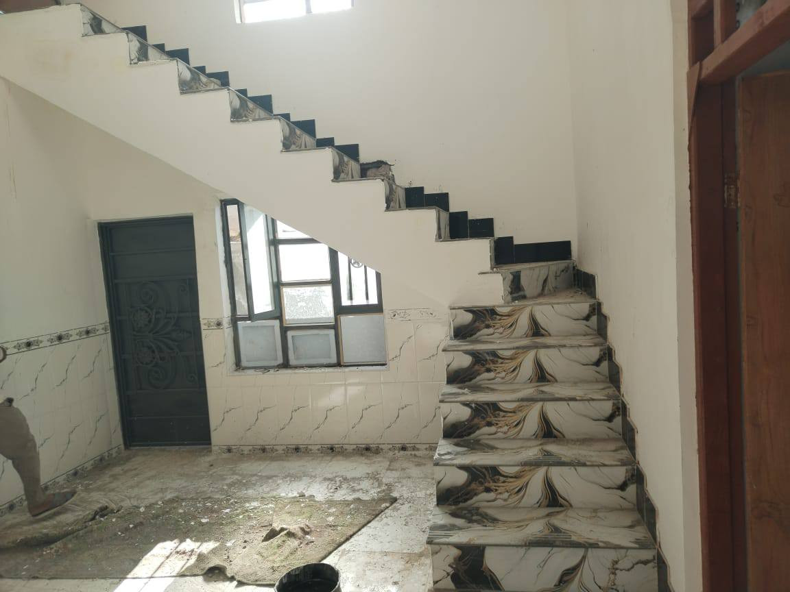 السلام عليكم بيت للبيع زراعي بحي الحكيم قرب المدراس الصينيه الي بشارع 40 البيت يحتوي على غرفتين وصاله وديوانيه ومطبخ بناء جديد  مامسكون البيت المساحه 180 متر السعر 45 بيه مجال للأستفسار الاتصال على الرقم *********** 
مكلف بلنشر اخواني
