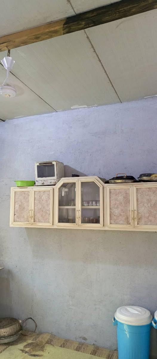 سلام عليكم 
بيت تجاوز للبيع 
بيه هول وغرفتين ومطبخ ومشتمالات 
المساحه 250م يبعد عن الشارع العام 100م (شارع عام شارع اربع سايدات)
السعر 22مليون 
البصره دور الشرطه (القائد)
للاستفسار الاتصال ع الرقم 
‏‪***********‬‏
*********** البصرة, العراق
