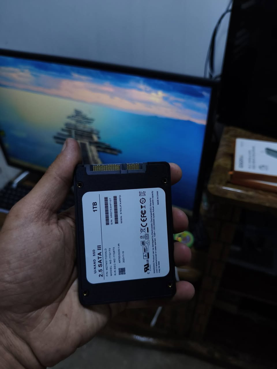 الله يساعدهم هارد SSD 1TB جديد السعر/80
راك هارد سرعة عالية   FAST 10 GB  قطعتين سعر القطعة/12 الف 

يوجد توصيل🚕

ادمن 🙏❤


**إذا كنت صاحب هذا الإعلان وتريد حذفه لأي سبب، رجاءا أرسل رسالة إلى الدعم الفني**