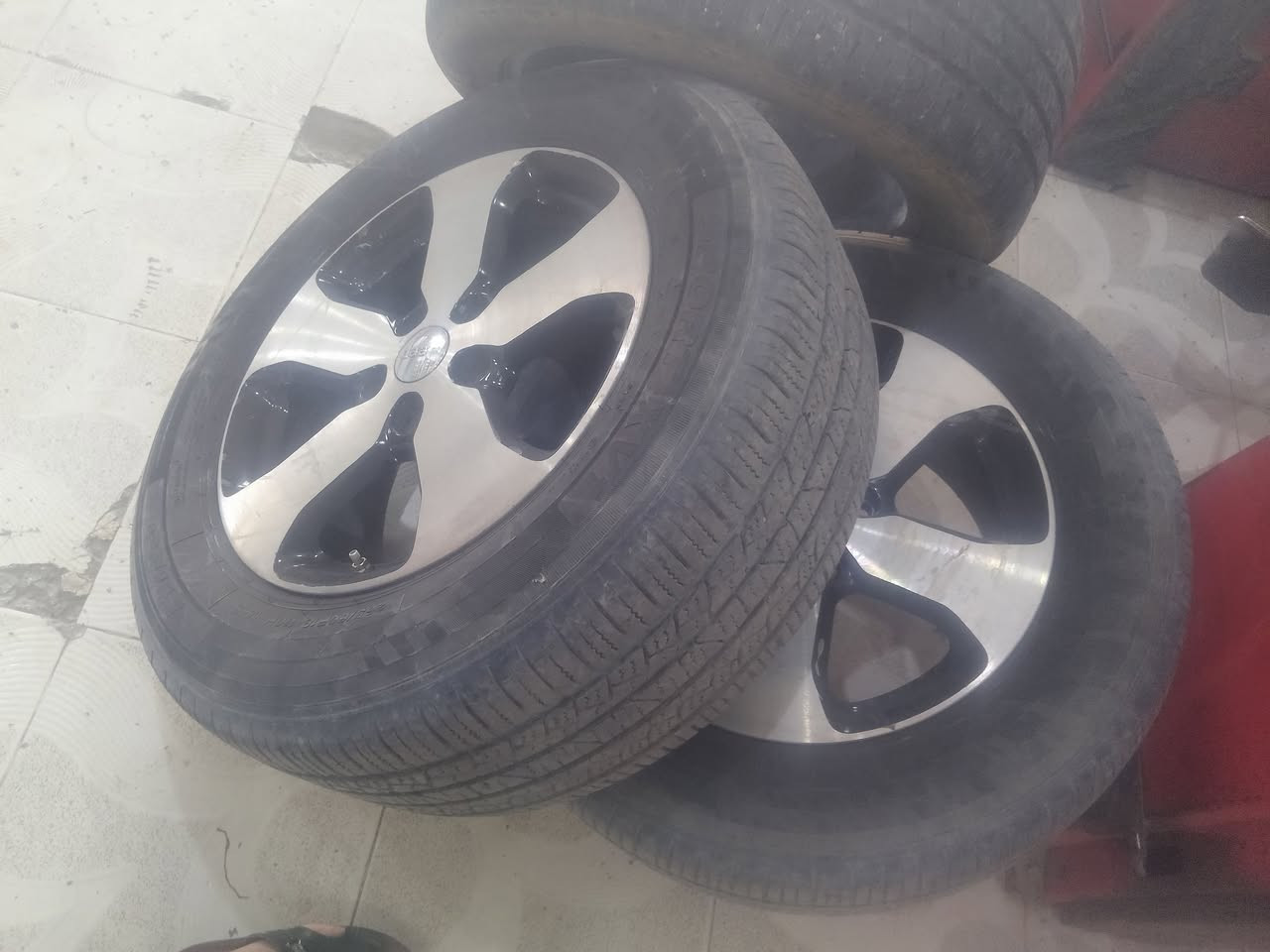 ويل قياس 18 جيب هو وتايراته وزوج تايرات مشتريهن جديد انظاف لا عواج لا تصليح السعر 3 ورقات الاتصال ***********
