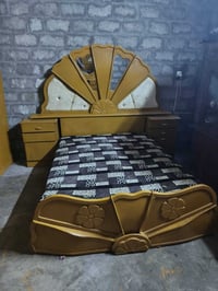 سرير • أثاث نوم