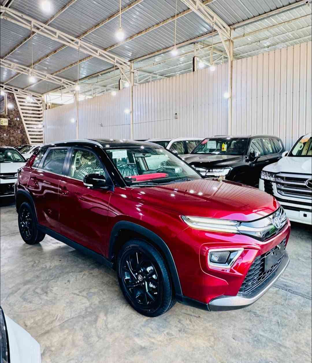 {.♥️🔥مجموعه الملك لتجاره السيارات .🔥♥️.}.    

نقدم لكم افضل العروض المناسبه للزبائن الكرام 

 ✅🔥الاسعار راح تكون نار وتدلال ادللو حبايبنه 🔥✅

        🔥 تويوتا يوربان كروس 2026 فل كامل 🔥
🚗 فئة 1/1 — أعلى مواصفات ام الكامرات 5️⃣

✨ سيارة عائلية اقتصادية بتصميم عصري وفاخرة ✨

🔥✅السياره ضمان 2 سنه و 40.000 كيلو متر   ✅🔥
                     و 8 تبديلات دهن مجانيه 
━━━━━━━━━━━━━━━━━━━
⚙️ المحرك والأداء
• محرك 1.5 لتر Mild Hybrid
• قوة 104 حصان
• ناقل حركة أوتوماتيك 6 سرعات
• نظام دفع أمامي FWD
• صرفية وقود ممتازة داخل المدينة

━━━━━━━━━━━━━━━━━━━
✨ المواصفات الخارجية
• مصابيح LED أمامية مع DRL
• جنوط ألمنيوم 17 إنچ
• سقف بانوراما مزدوج
• مرايا كهربائية قابلة للطي مع إشارات
• كاميرا خلفية + حساسات
• سبويلر خلفي وقضبان سقف

━━━━━━━━━━━━━━━━━━━
🛋️ المواصفات الداخلية
• مقاعد جلد فاخر
• شاشة 9 إنچ + Apple CarPlay & Android Auto
• شاشة عدادات رقمية + Head-Up Display
• شاحن لاسلكي للموبايل
• إضاءة داخلية محيطية (Ambient)
• مكيف أوتوماتيك مزدوج
• نظام صوتي 6 سماعات

━━━━━━━━━━━━━━━━━━━
🛡️ الأمان والسلامة
• وسائد هوائية متعددة
• نظام الثبات الإلكتروني VSC
• ABS مانع انغلاق المكابح
• نظام المساعدة على صعود المرتفعات
• كاميرات 360°
• نظام مراقبة ضغط الإطارات

━━━━━━━━━━━━━━━━━━━
🎯 أبرز المميزات
✔️ اقتصادية بالوقود
✔️ حجم مثالي للمدينة
✔️ تجهيزات فل كامل
✔️ اعتمادية تويوتا المعروفة

━━━━━━━━━━━━━━━━━━━
📍 العنوان: بغداد الكريعات نهاية شارع المعارض

📞 للاستفسار الاتصال على الأرقام:

☎️0772 821 1475

☎️0772 816 0899
