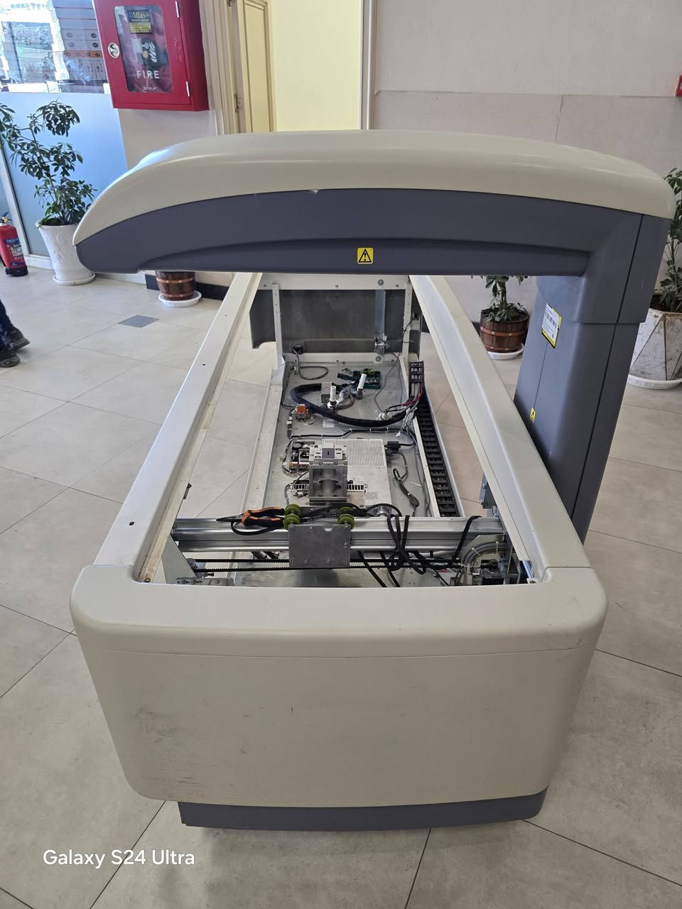 ✨ تم بحمد الله إنجاز جديد ✨
تم تنصيب جهاز فحص هشاشة العظام (DEXA) في
📍 مجمع الرازي الطبي
🔹 من شركة GE Healthcare العالمية
🔹 مع تنصيب أحدث إصدار من السوفت وير
🔹 دقة عالية في القياس ونتائج موثوقة للأطباء
🔹 سرعة بالأداء وسهولة بالاستخدام
💡 تم العمل بإشراف فريق متخصص وبخبرة عالية لضمان أفضل أداء للجهاز من أول يوم تشغيل
📞 متوفر لدينا:
✔️ تنصيب أجهزة طبية حديثة
✔️ تحديث سوفت وير لجميع أجهزة السونار والإيكو
✔️ صيانة شاملة (Software & Hardware)
✔️ توفير قطع غيار أصلية
📲 للحجز والاستفسار:
***********
