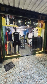 محل ملابس رجالي للبيع  مكان بغداد   07707054887