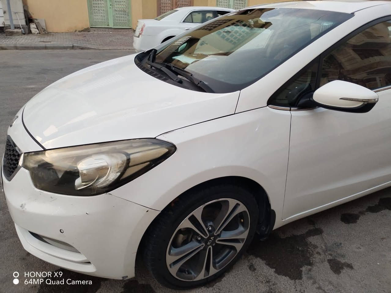 يالله سيارة سيراتو 2013 خليجي فول مواصفات من عدا البصمه مكينه كير صدر مكفولات دوشمه جديده هزه جديده السيارة بأسمي احلئ من الصور السونار موجود بل منشور السعر123 بيه مجال للطيبين  الاتصال علئ الرقم ***********
