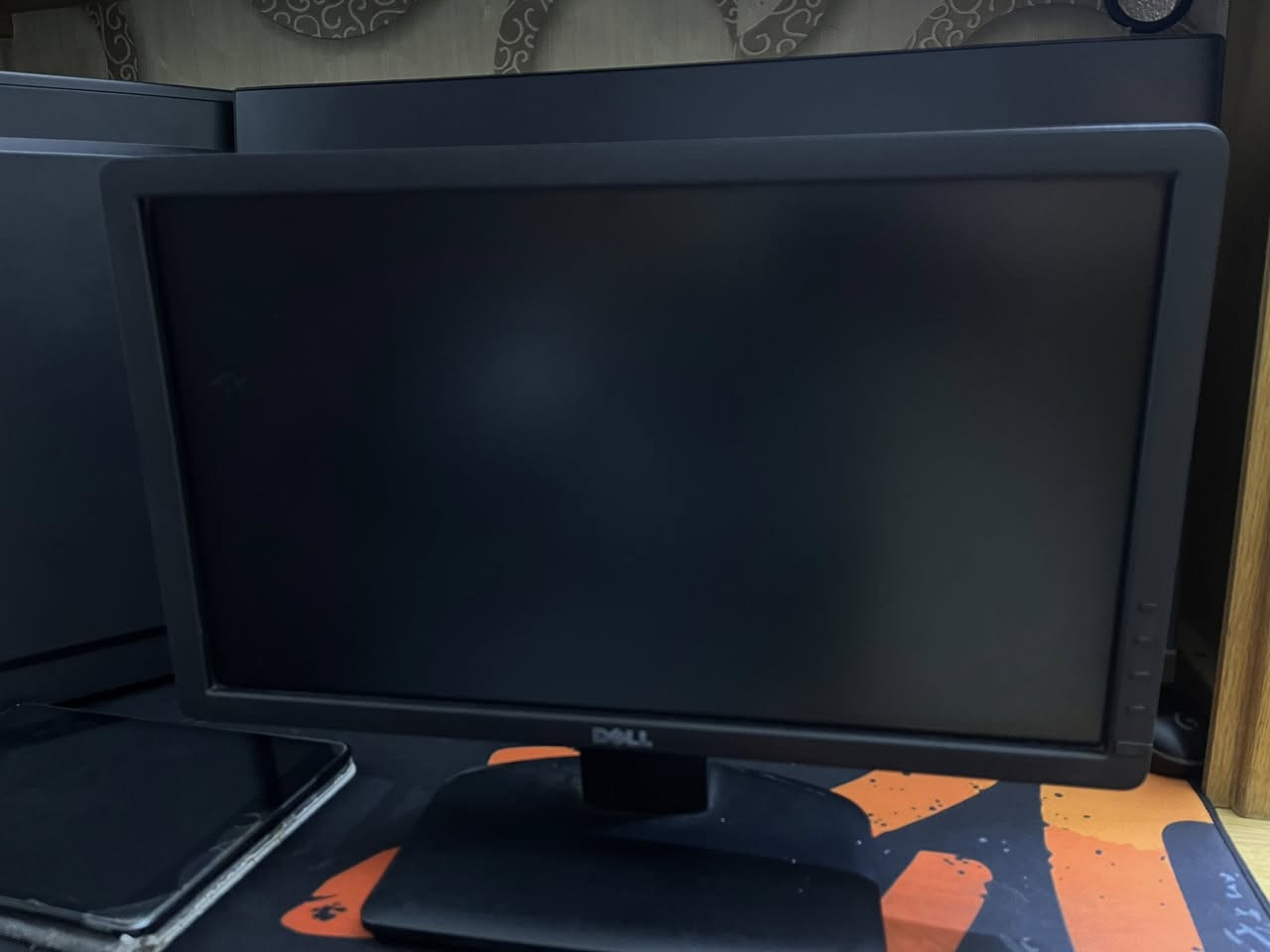 باور سبلاي 550W شغال بس بي مشكلة 
شاشة Dell مدخل VGA بيها ضربه بسيطة ما مأثرة شغالة
قيم واخذ


**إذا كنت صاحب هذا الإعلان وتريد حذفه لأي سبب، رجاءا أرسل رسالة إلى الدعم الفني**