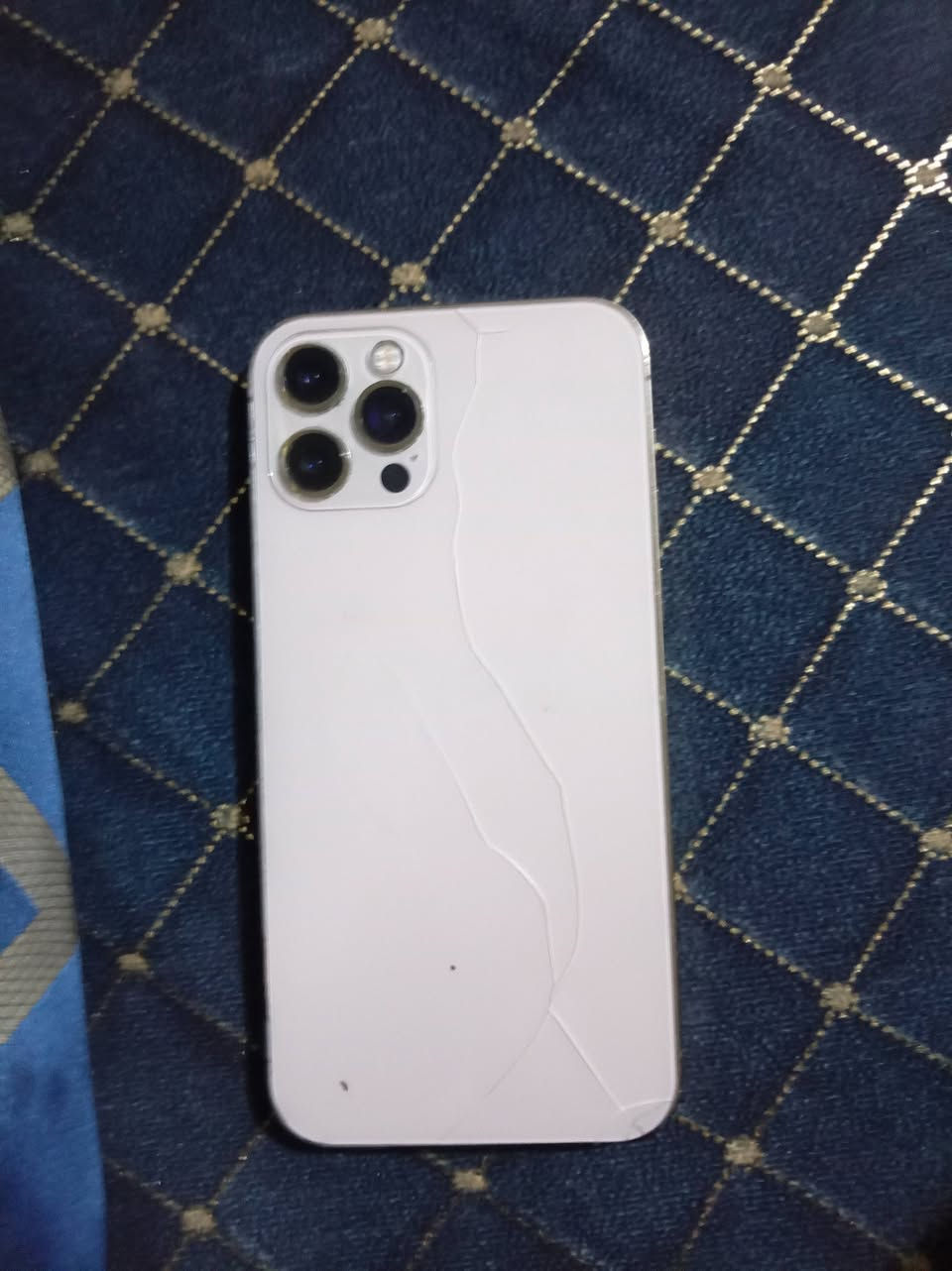 12 برو للبيع الجهاز نضيف ومابي شي بس يرست
***********
