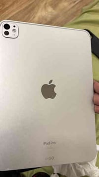 Ipad pro 2024 m4/256/11انج نظافه ١٠٠٪؜ البطاره١٠٠٪؜  عدد دوات الشحن ٩١...