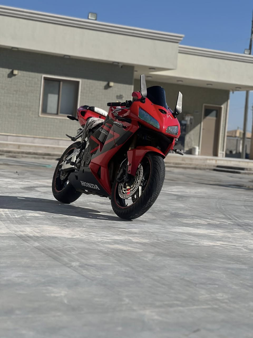 سلام عليكم للبيع دراجه RR600موديل 2006 مال حلبه 8نوزل مو 4
الدراجه مبكنه يعني ابيعلك كوم حديد 

بدون اوراق اتكفلهه الك سرقه وكلشي 

اسويلك مكاتبه 

متوفر واتساب ***********

مكان بغداد تاجي
