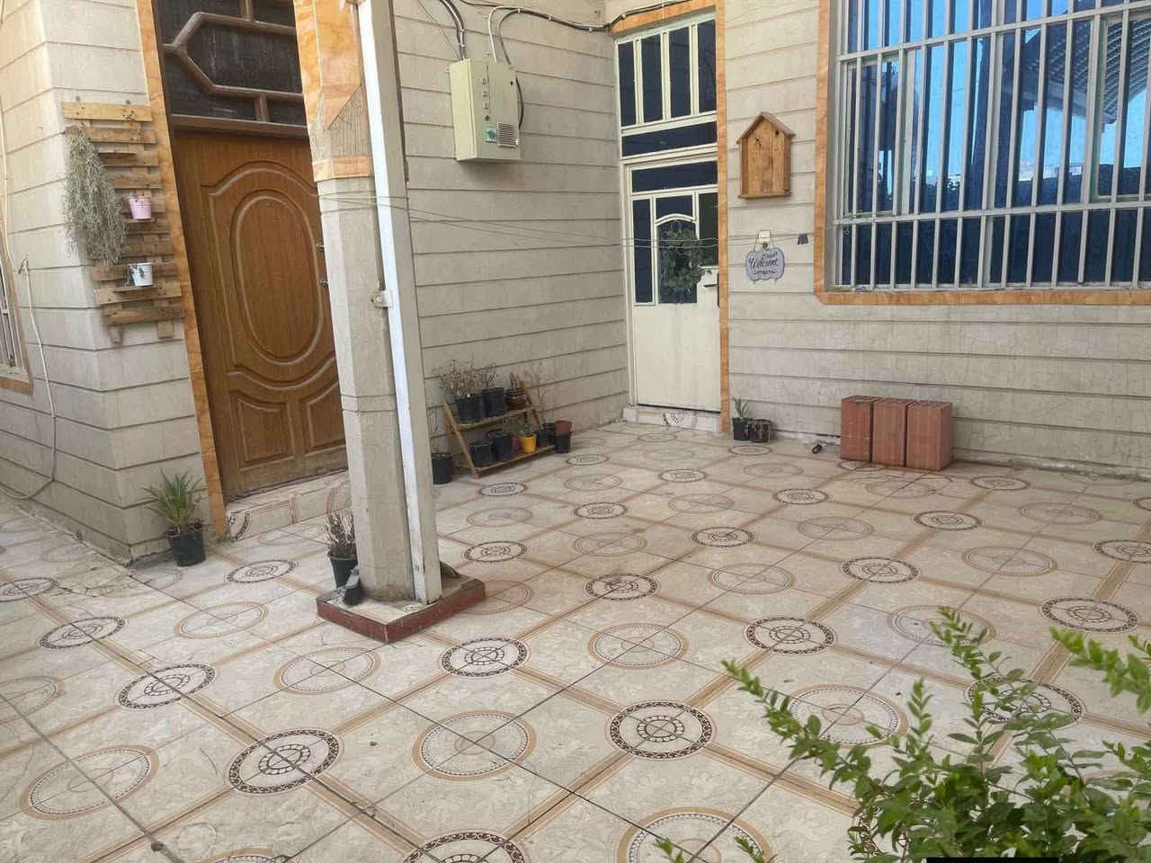 #دار_للبيع_بموقع_مميز
الموقع ﴿أم العصافير مقابيل خدمات(ساحه) قرب حسينه الزهراء ﴾
#طابو صرف 
#حر ما مطلوب 
#مقابيله ساحه 
#مساحه200م
الطابق الاول١﴿صاله و مطبخ جبير و هول و غررفتين و حمامات خارج و داخلي﴾
الطابق الثاني٢﴿ صاله و غرفتين و حمامات ﴾
#السعر﴿١٦٥مع المجال﴾
""""""""""""""""""""""""""""""""""""""""""""""""""""""
{{#مكتب_الشاهد_للعقارات_في_السماوة }}
________________________
#للاستفسار الاتصال📞 او مراسلتنا عبر الواتساب 📲

《 ***********🛜》

 #عنوان المكتب سايدين حي الحكم قرب صيدلية الحكم
#ملاحظة: لعرض عقارك ماعليك سوى مراسلتنا 
عبر بريد 📩الصفحة او عبر الواتساب📲
{{👍#تابع_الصفحة لتصلك عروض مكتبنا 🫰🏛}}•

#الشاهد_بصمة_قيادة_ومنهج_واضح
