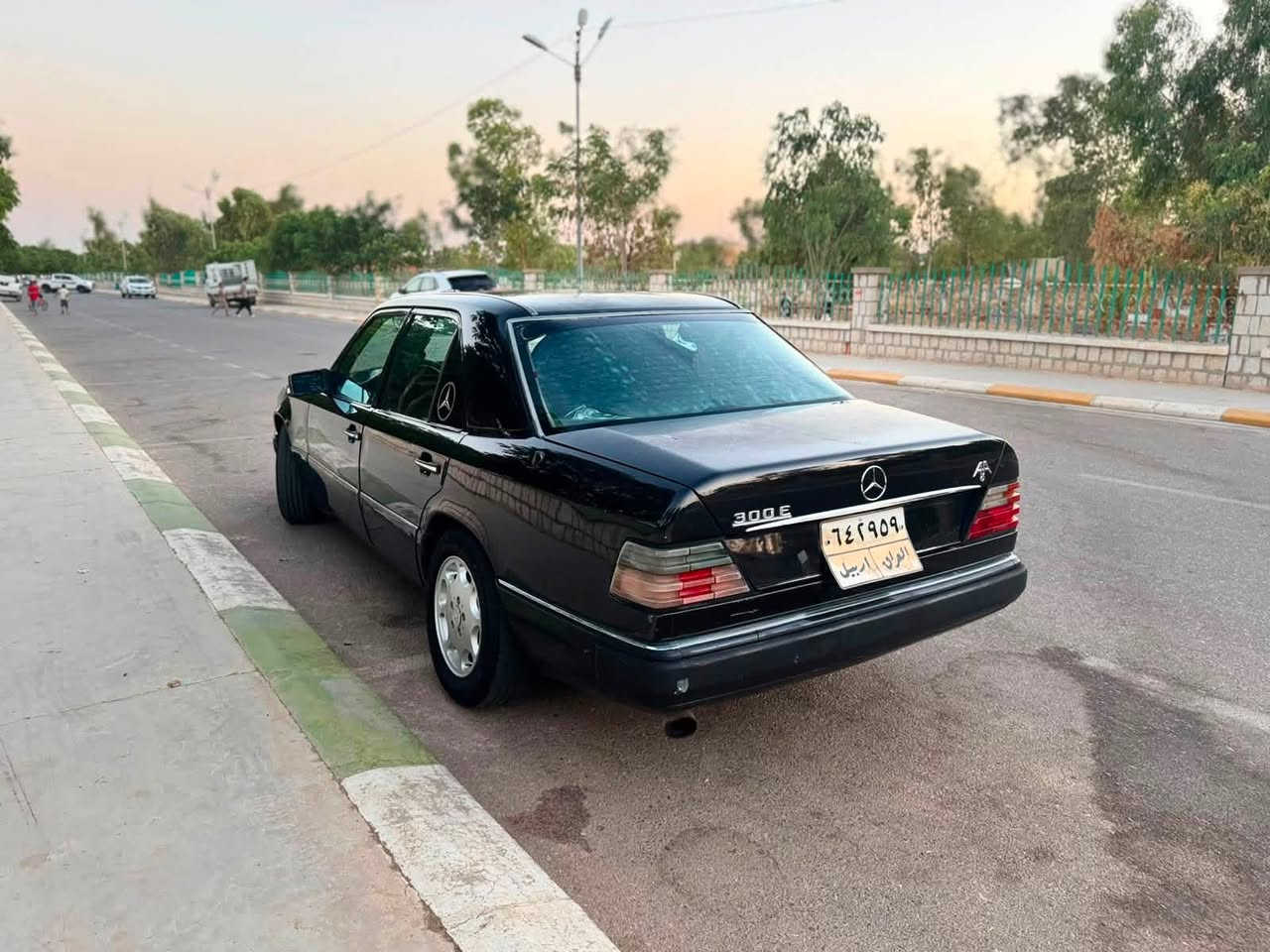 للبيع مارسيدس ***********مودي1992
سياره مواصفات 
فتحه 
كشن جلد
ABS
تبريدثلج باتري جديد
تخم تايرات وياله جديده 
محرك بطه ديلكو 
سياره مصبوغه عام جماليه بدون حادث بدون خياس قواعددبلات سليمه 
بدون نقص بشرط تحويل وكاله 
موقع كلارسعر48بي  مجال
